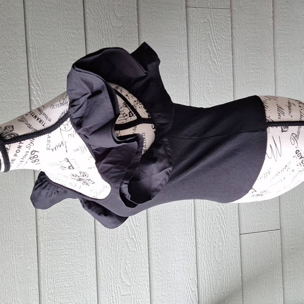 Bucket List Black Ruffle Ribbed Tee - Picture 7 of 10